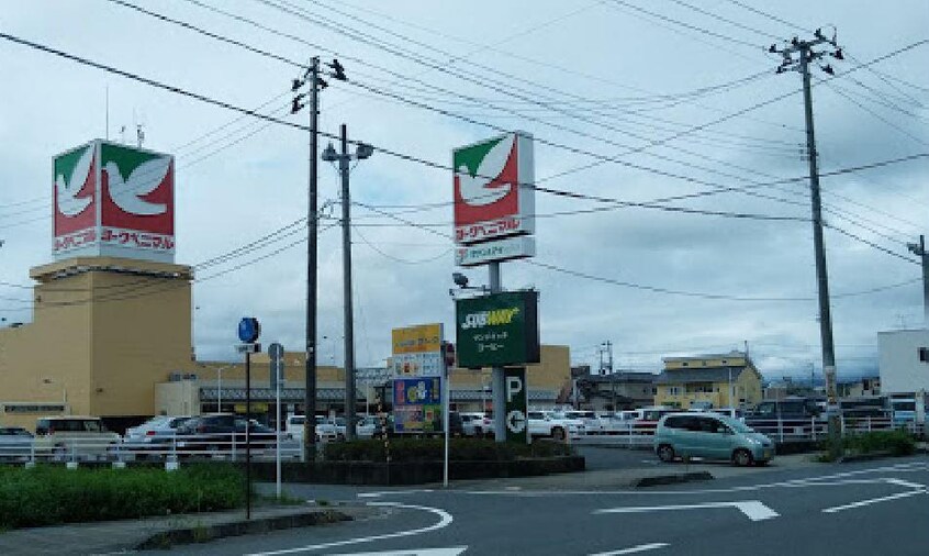 ヨークベニマルいわき泉店(スーパー)まで1027m エクラージュ