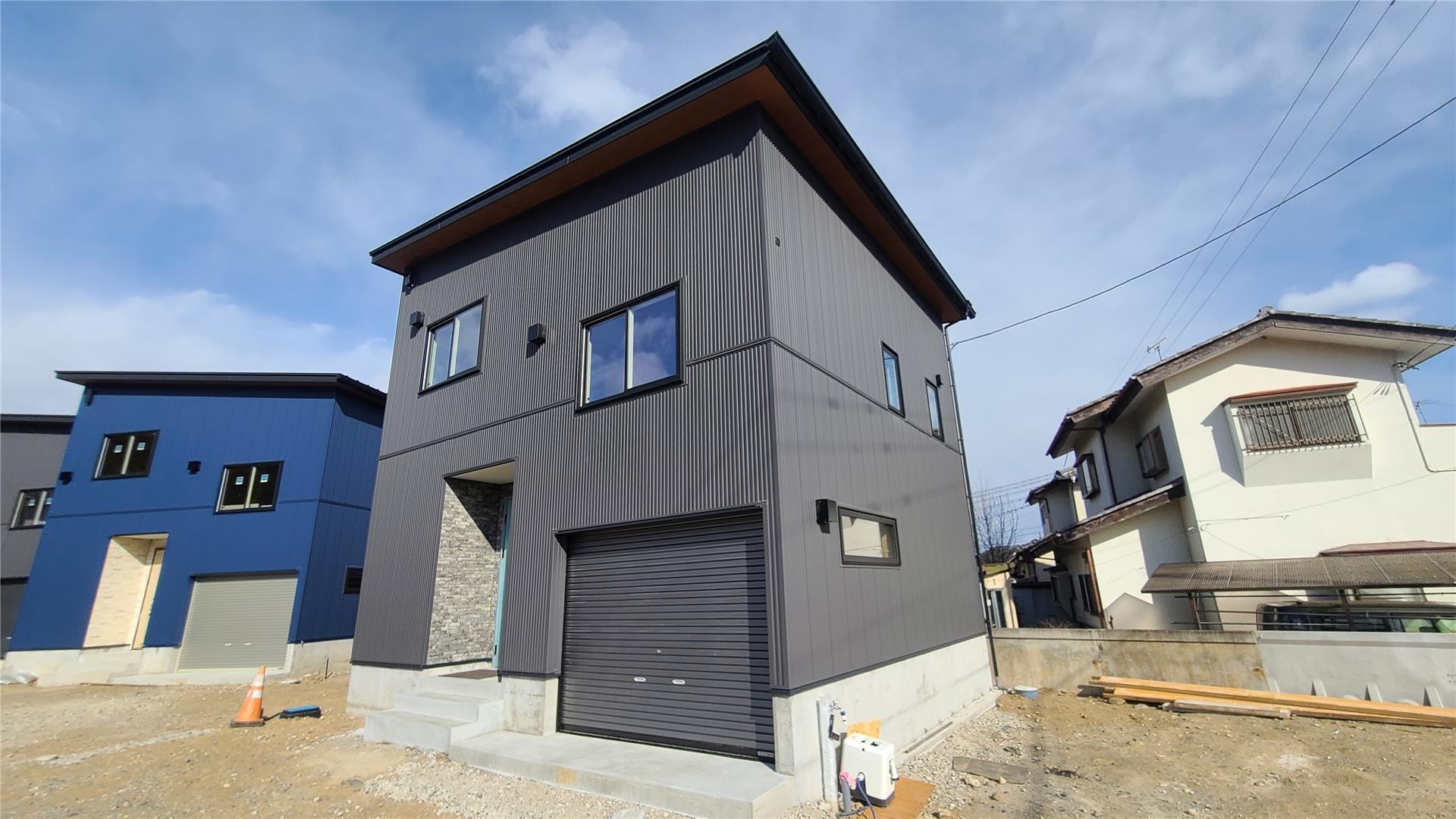  内町BASE