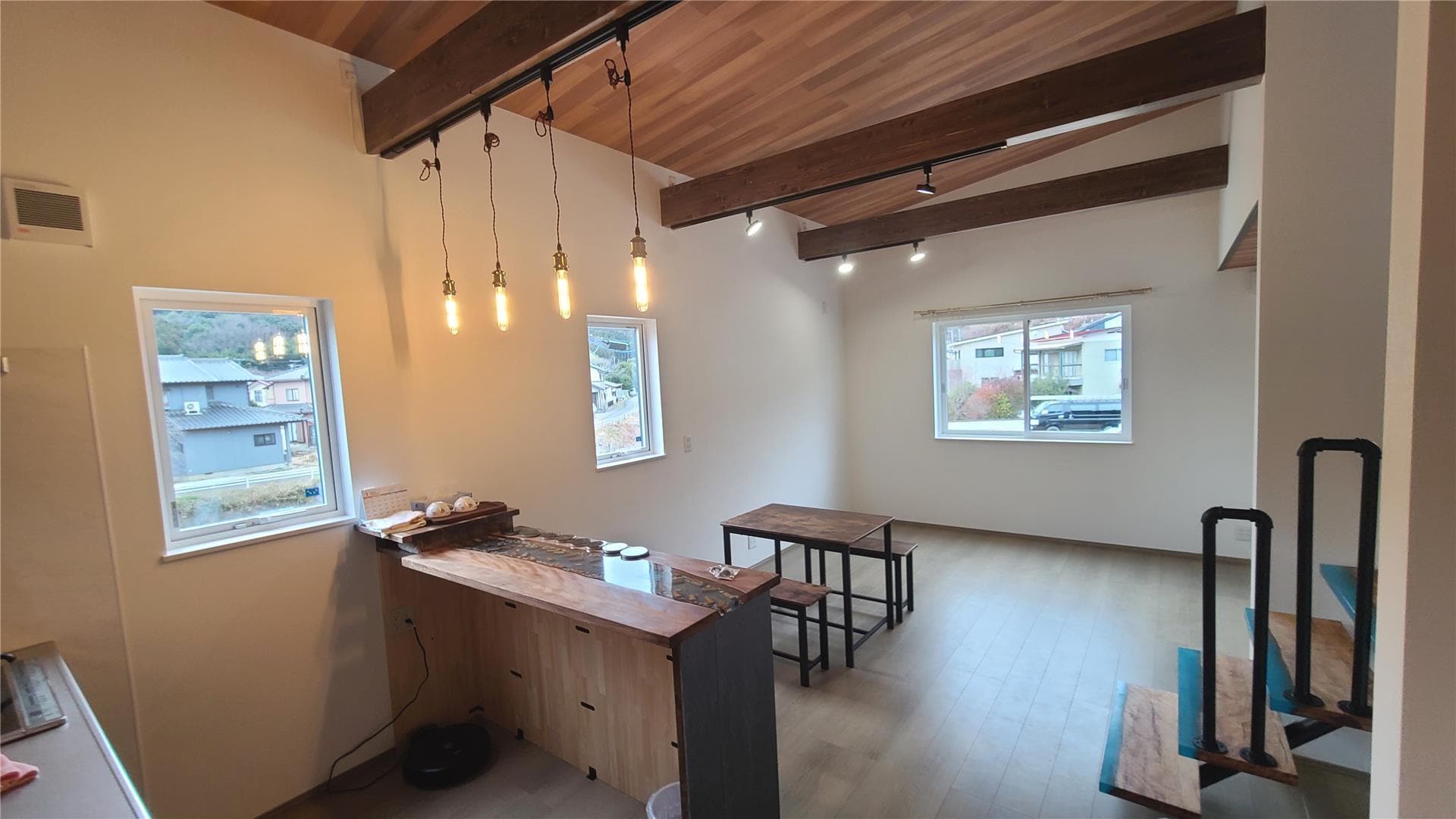  内町BASE