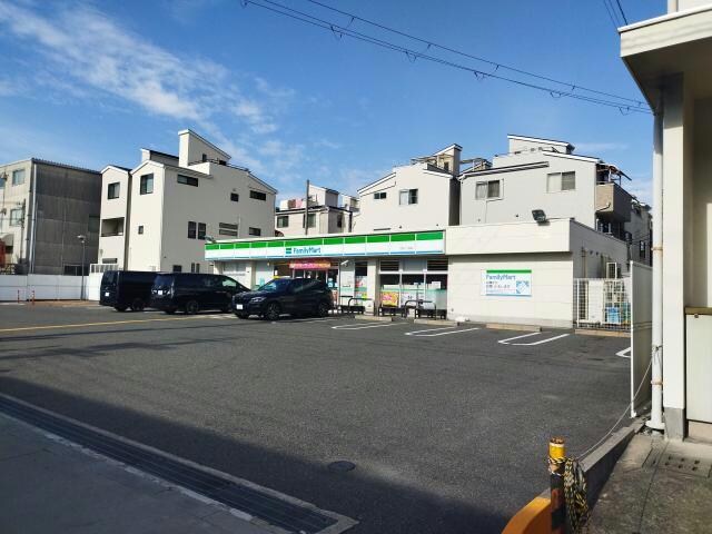 ファミリーマート竹島二丁目店(コンビニ)まで207m カーサグランテ竹島