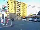 セブンイレブン西淀川税務署前店(コンビニ)まで360m 東海道本線・山陽本線<JR神戸線>/塚本駅 徒歩9分 1階 築3年