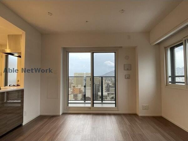  プレシス知事公館前WEST