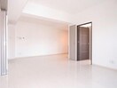  ノヴァ知事公館前