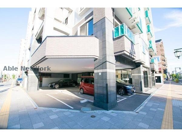  ノヴァ知事公館前