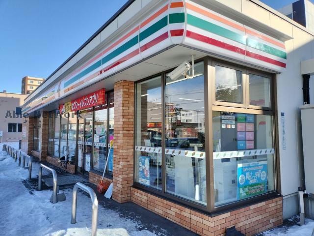 セブンイレブン札幌北10条西20丁目店(コンビニ)まで309m ラディア北円山