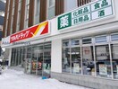 ツルハドラッグ北円山店(ドラッグストア)まで439m ラクラス円山公園