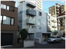 ラヴェーラ円山鳥居前の外観