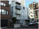 ラヴェーラ円山鳥居前の外観