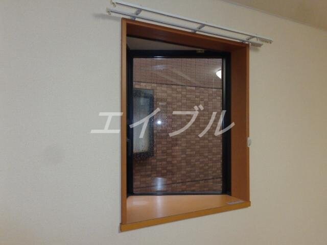 出窓 イー　ピース　ドゥ　プリンセス