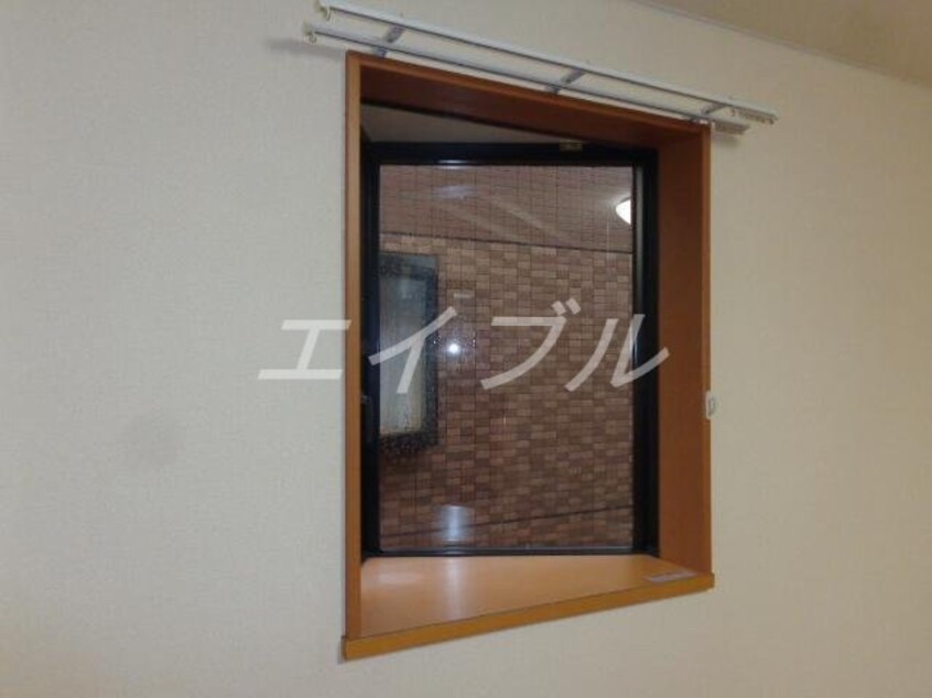 出窓 イー　ピース　ドゥ　プリンセス