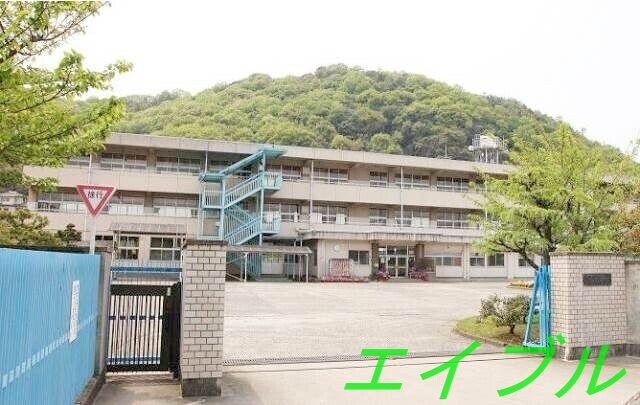 倉敷市立連島南小学校(小学校)まで723m ピオーネ三宅