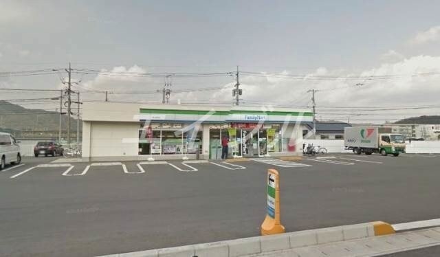 ファミリーマート岡山長岡店(コンビニ)まで1008m Grantage