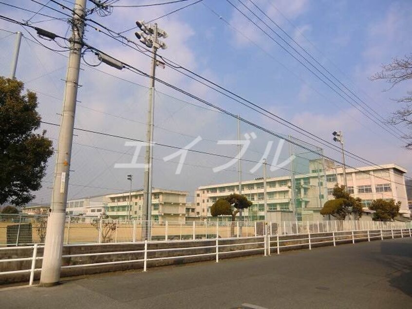 岡山市立大野小学校(小学校)まで1062m ヒマワリ