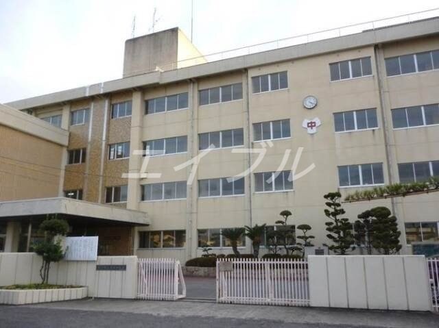 岡山市立芳田中学校(中学校/中等教育学校)まで1479m コスメティックスオオフク　Ａ棟