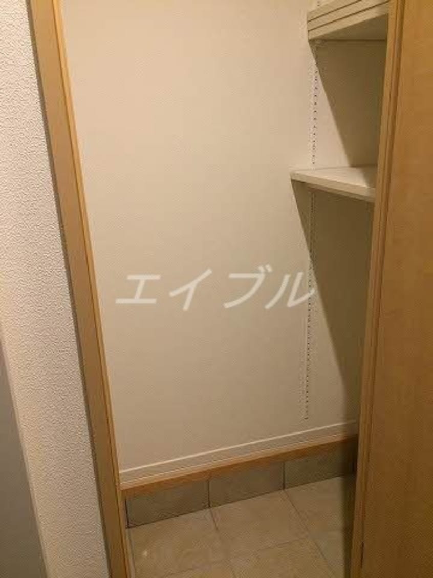  アルネスト