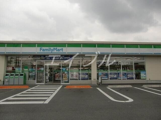 ファミリーマート岡山庭瀬店(コンビニ)まで555m プティーシュシュ庭瀬北　北棟