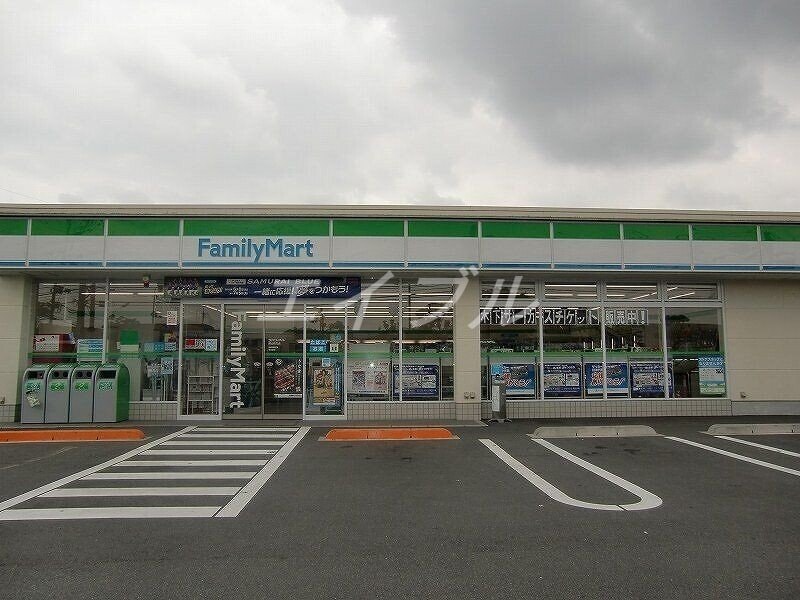 ファミリーマート倉敷下庄店(コンビニ)まで975m サンベリー　C