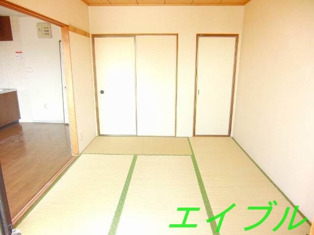 和室 グローリーハウス的場Ａ