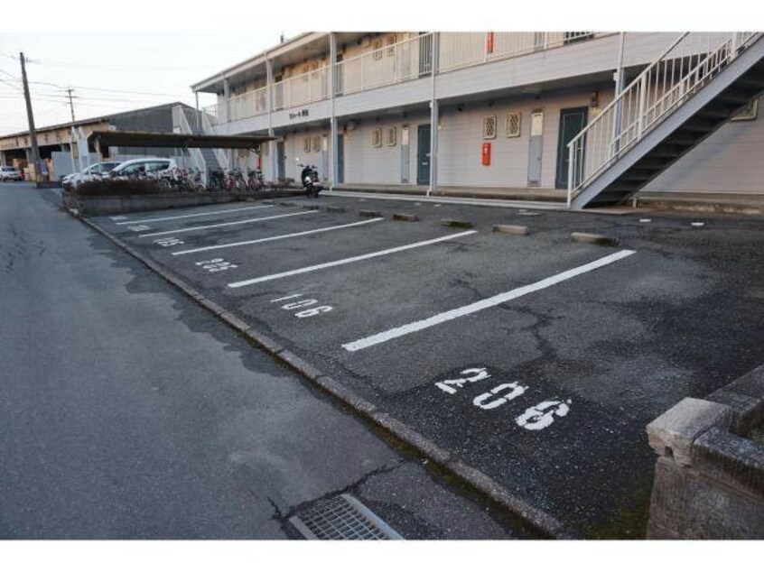 駐車場 ラフィーネ原田