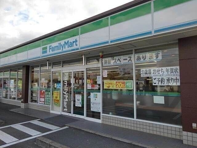 ファミリーマート吉野ヶ里立野店(コンビニ)まで1879m トレヴィスタ・坊所Ⅱ