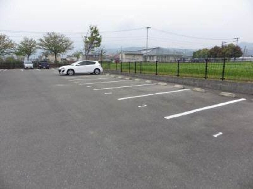 駐車場 グリースハイムⅠ棟