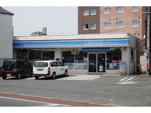ローソン鳥栖駅前店(コンビニ)まで673m 第一大正町ハイツ