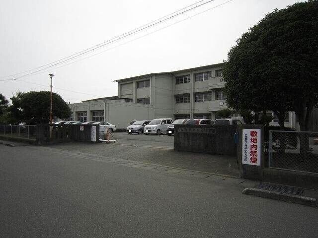 鳥栖市立旭小学校(小学校)まで1045m ツァルト鳥栖Ａ