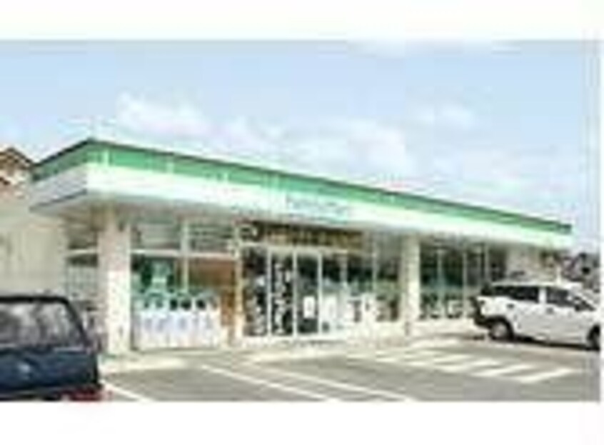 ファミリーマート鳥栖弥生が丘店(コンビニ)まで1060m LalaMaison　さくら