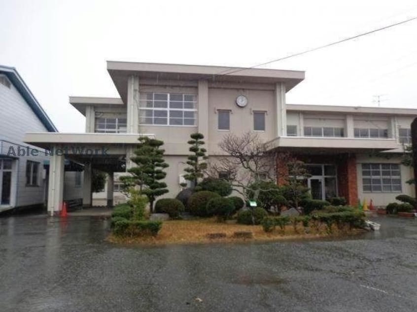 鳥栖市立基里小学校(小学校)まで1033m Fフラッツ鳥栖E棟