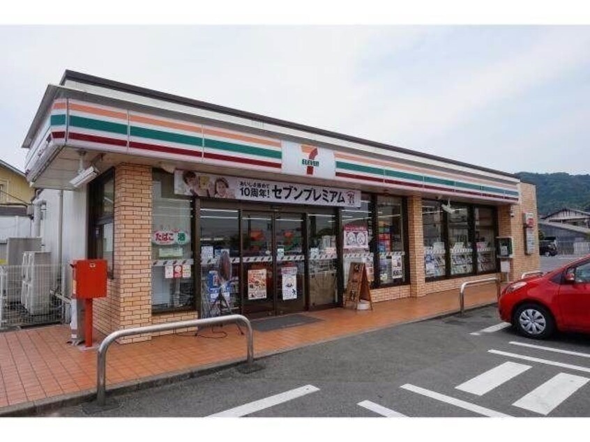 セブンイレブン鳥栖古賀町店(コンビニ)まで241m ドエル古賀Ｂ棟