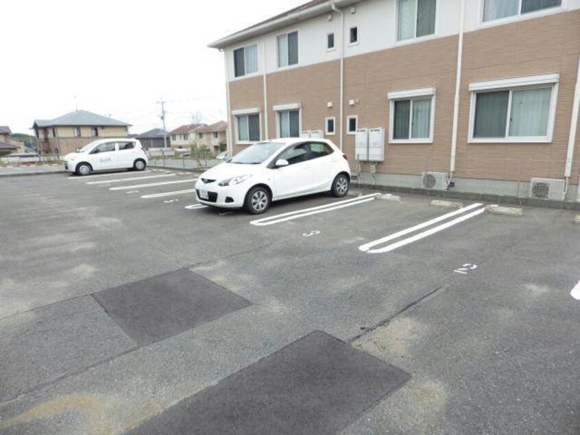駐車場 アークツルス弥生が丘