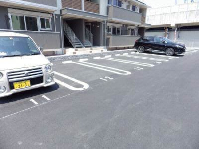 駐車場 ヴィルヌーブ伍番街　B棟
