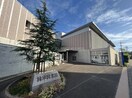 諫早市立諌早図書館(図書館)まで1205m ヴィラ清泉　C棟