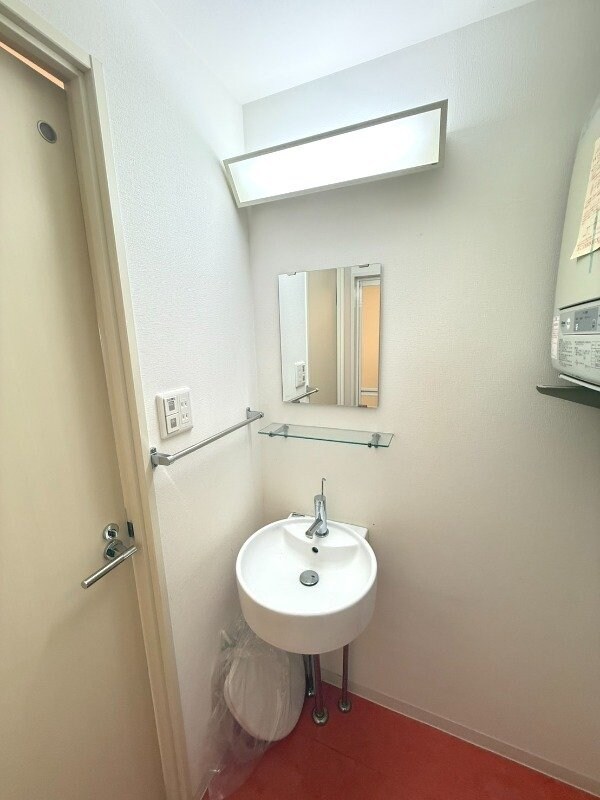  アミティ館内二番館