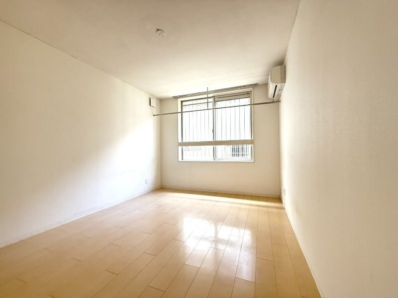  アミティ館内二番館