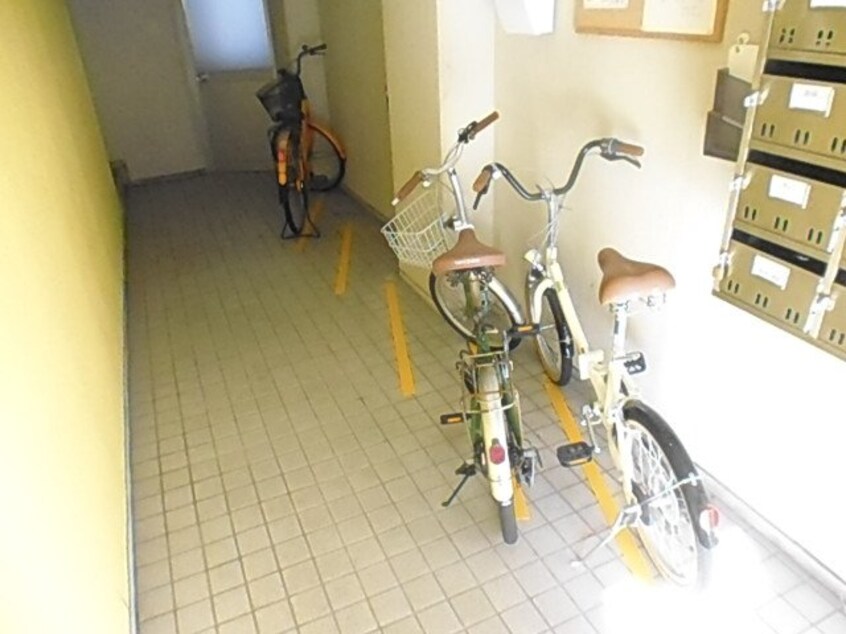 駐輪場 ドルフィン大浦