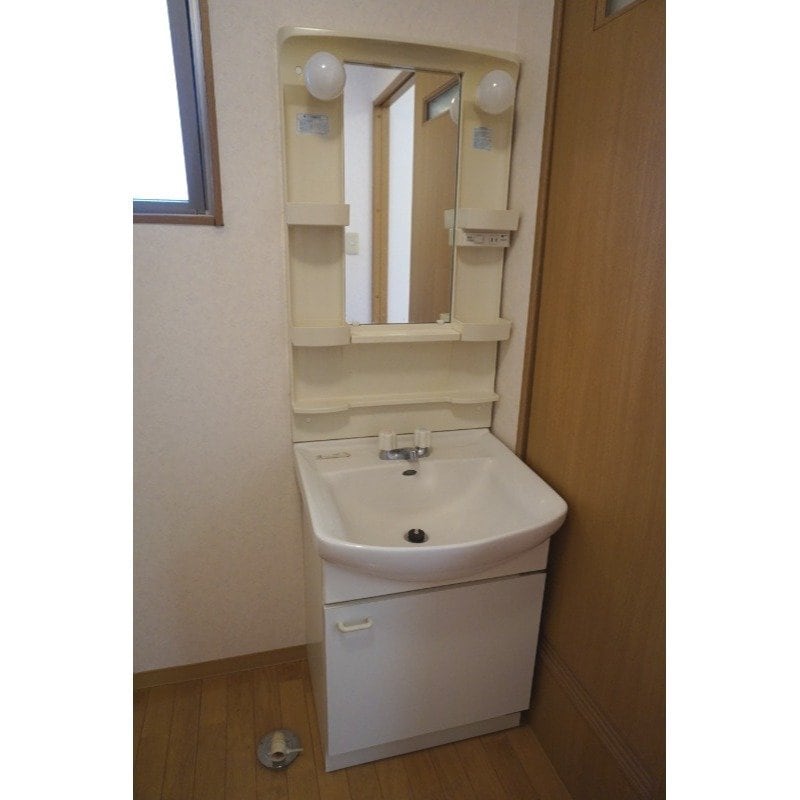 ※写真は別号室のものを使用 ※写真は別号室のものを使用 長崎市電１系統<長崎電気軌道>/長崎大学駅 徒歩13分 3階 築24年