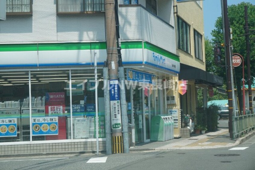 ファミリーマート長崎平和町店(コンビニ)まで376m クィーン・パレス橋口町