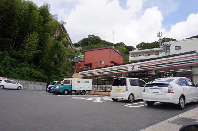セブンイレブン長崎三原2丁目店(コンビニ)まで798m 長崎市電１系統<長崎電気軌道>/若葉町駅 徒歩23分 1階 築34年