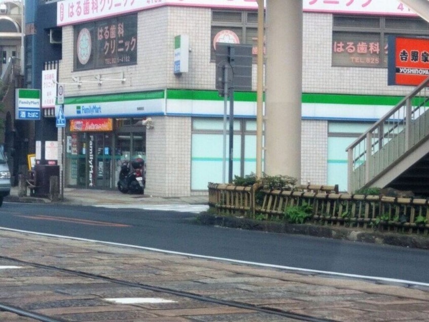 ファミリーマート長崎駅前店(コンビニ)まで511m LA MAISON 長崎駅東通り