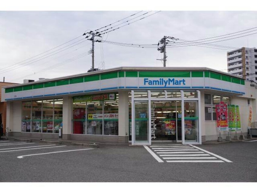 ファミリーマート大浜店(コンビニ)まで635m COURAGE