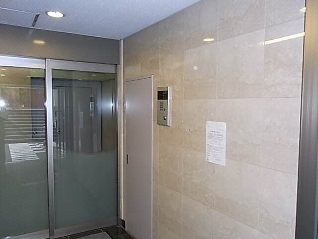 エントランス部分 モンパルト万屋