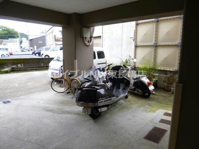 バイク置き場 トレンティーノ