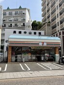 セブンイレブン長崎梅香崎町店(コンビニ)まで12m ファミーユオランダ通り