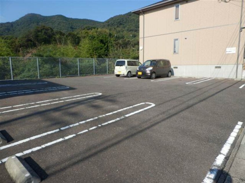 駐車場 フォーレスS D棟