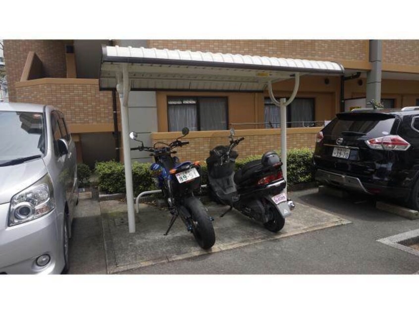 駐輪場 パラディヒラムネ1