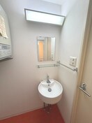  アミティ館内二番館