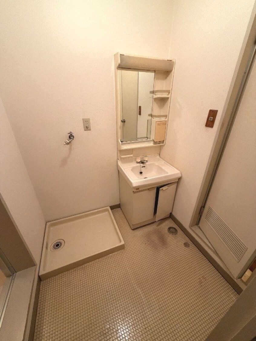  長崎市電１系統<長崎電気軌道>/昭和町通駅 徒歩3分 3階 築39年