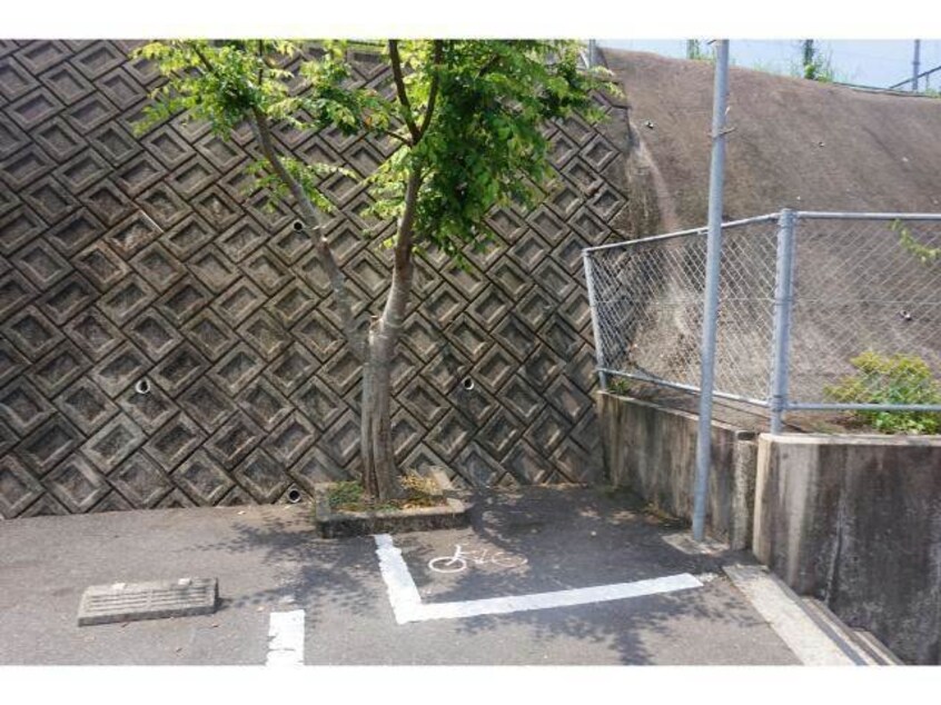 駐輪場 セジュール鳴見ヶ丘