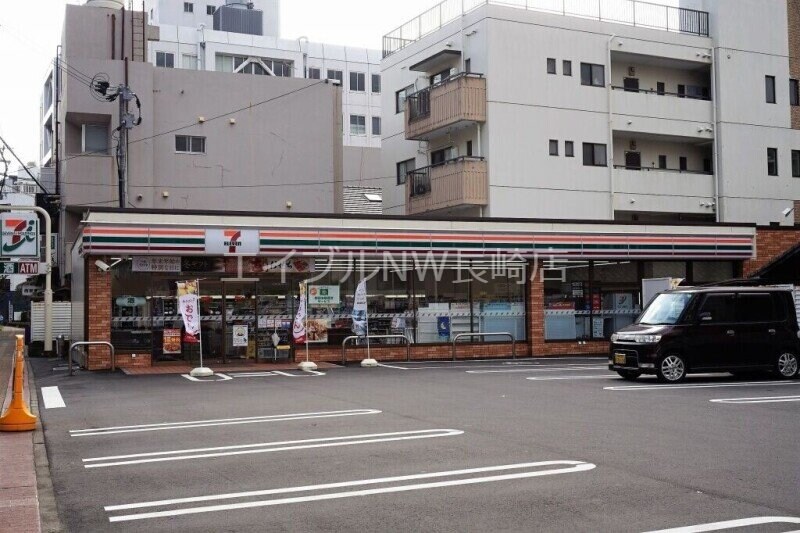 セブンイレブン長崎岩川町店(コンビニ)まで377m 平田ビル